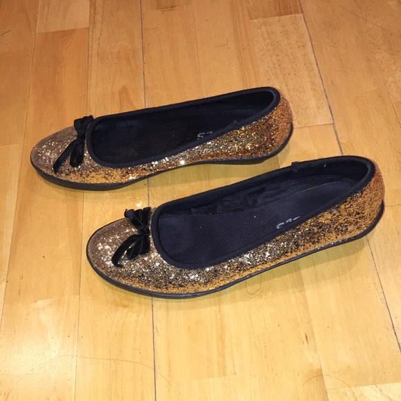 Gold sequins shoes 🐣🌟 - Picture 3 of 5